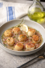 sautted scallop with white wine sauce