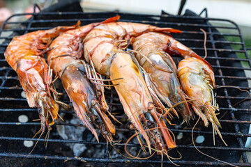 Big river shrimp grilled on fire party