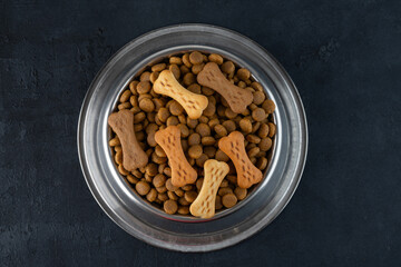 Healthy dog ​​food containing protein, fat and carbohydrates