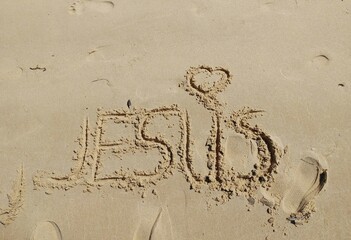 Nome de Jesus na areia da Praia