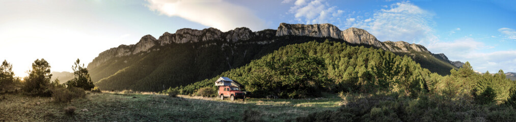 pyrenees, andorra - 10.10.18 - off road vehicles with open roof tent 