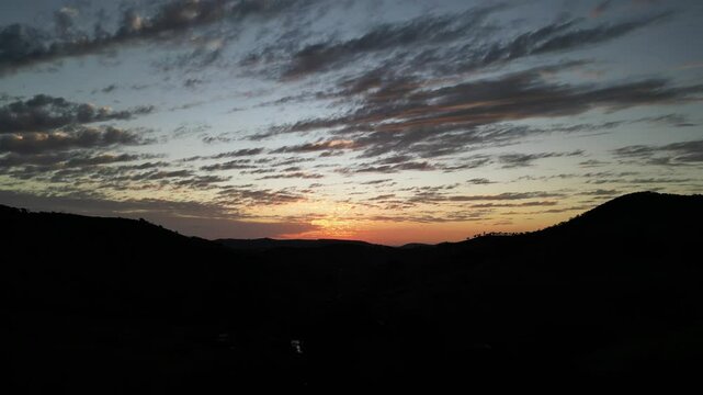 Serra Da Mantiqueira Sul De Minas Gerais Paisagem Condado Terra M&eacute;dia Natureza Colinas Verdes Campos Tranquilidade Bosques Encantadores P&ocirc;r do Sol Pitorescas Rios Cristalinos Trilhas Buc&oacute;licas &Aacute;rvores