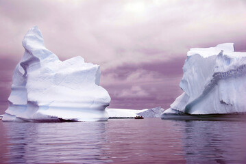 Dramatic iceberg in Antarctic Ocean