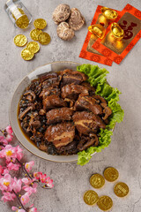 Braised pork belly or khao bak with pickled vegetables, mustard green and mushrooms