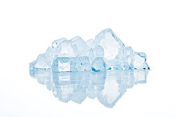 Obraz premium Ice Cubes Reflecting on a White Background