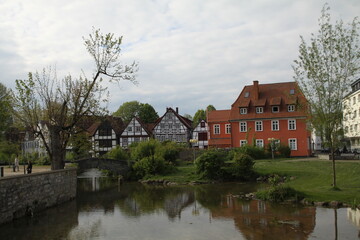 Obraz premium half-timbered houses with springs of the river pader in the foreground, paderborn, nrw, germany,