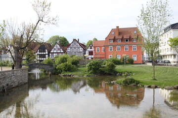Obraz premium half-timbered houses with springs of the river pader in the foreground, paderborn, nrw, germany,