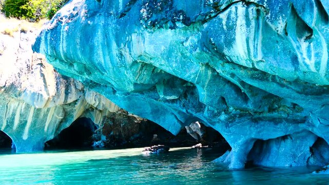 Slowly drifting passed the Turquoise water and blue marble caves 2 Cuevas de M&aacute;rmol.
