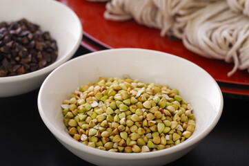 蕎麦の実と手打ちそば