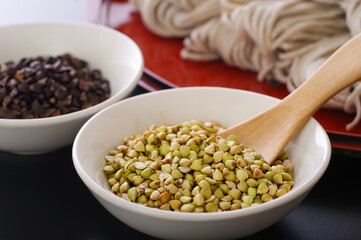 蕎麦の実と手打ちそば