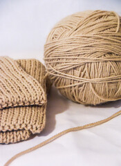 Obraz premium Beige yarn ball and knit squares collection