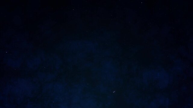 星がまたたき流れ星が流れる深い青色の夜空、視界が回転する