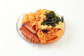 Mix Tteobokki or Topokki with Sausages and Oden