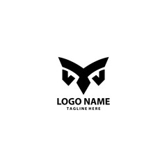 Obraz premium initial M head owl logo design