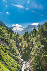 Obraz premium Peaceful Retreat: Hiking Through the Pristine Landscapes of the Zemmgrund