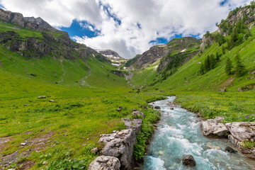 Majestic Meng River Valley: Nenzinger Himmel