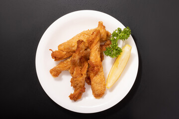 鶏肉の鶏皮包み揚げ