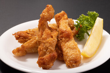 鶏肉の鶏皮包み揚げ