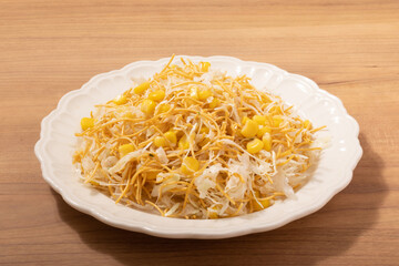 キャベツとコーンのパリパリ麺サラダ