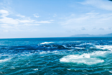 Obraz premium The world largest whirling waves in Naruto Channel, Japan 大鳴門橋の渦潮は絶景