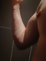Muscle biceps homme