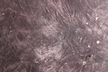 Fondo con texture materica dipinta a tempera di colore marrone con sfumature vinaccia-rosa; spazio per testo