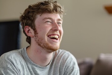 Obraz premium Young man is laughing out loud at home