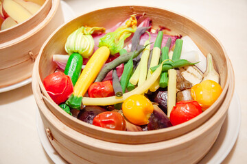 カラフルなオーガニック夏野菜のせいろ蒸し