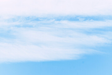 Ciel avec des nuages en mouvement - Arrière plan design avec espace libre