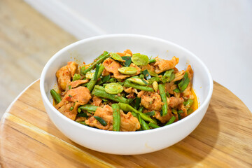 Thai food, stir-fried pork with curry paste and yardlong beans, very spicy flavor.