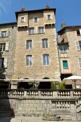 Façade de la maison Pomairols sur la place Notre-Dame à Villefranche-de-Rouergue