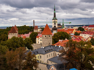 Obraz premium Tallinn, Estonia - September 2022: View of Tallinn from the observation deck (Estonian: 'Patkuli vaateplats'). Europe