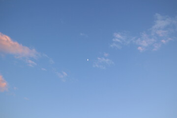 上弦の月　月のある景色