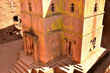 Lalibela is a city in northern Ethiopia famous for its monolithic rock-hewn churches. Lalibela is one of La,ibeEthiopia's holiest cities and a center of pilgrimage. It is located in the Amara region.

