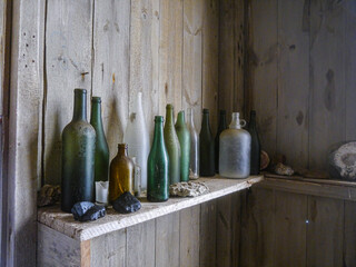Sammlung alter Glasflaschen