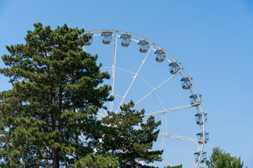 Fototapeta premium An empty Ferris wheel in a Balaton lake harbor in Keszthely