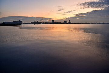 Naklejka premium 名古屋港からの日の出の風景