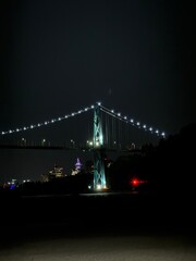 Obraz premium Lions gate bridge at night Vancouver bridge 