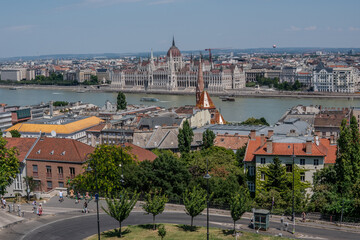 Widok na panoramę Budapesztu w kierunku parlamentu