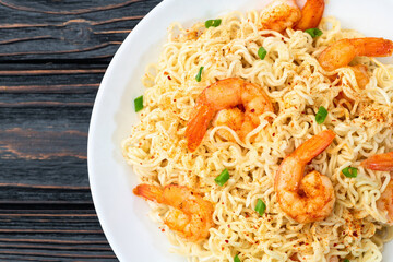 Instant noodle with shrimps and onion