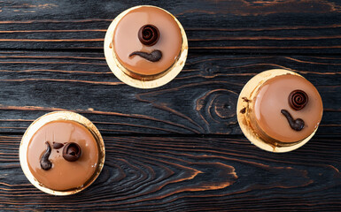 Caramel chocolate cake