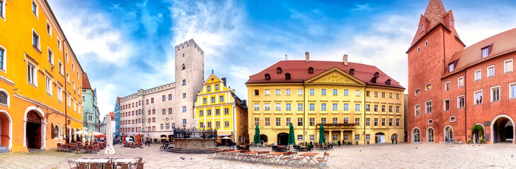 Obraz premium Historic buildings on Haidplatz in Rengensburg, Bavaria, Germany