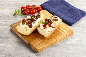 Bruschetta with strachatella and dry tomato