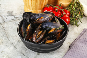 Tasty mussels in the bowl