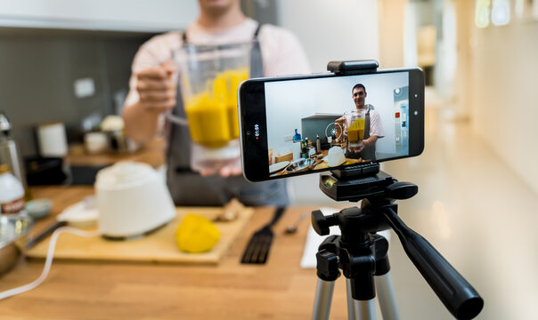 The chef is broadcasting live from workshop how to prepare a vegetarian food