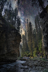 밴프 국립공원 존스턴 캐니언 계곡 야경