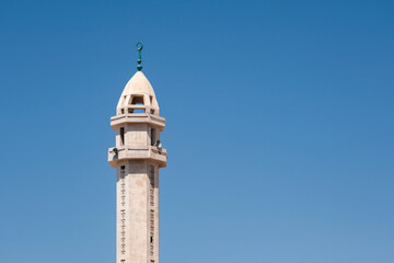 Obraz premium Minaret of the mosque on the background of blue sky. Dahab, Egypt.