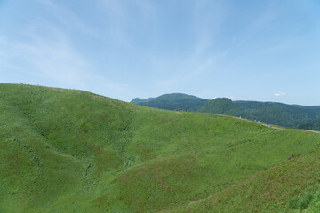 Obraz premium landscape with green grass and sky at Mt.Omuroyama cinder cone volcano in the Izu-Tobu volcano field of Ito, Shizuoka, Japan.