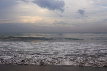 Obraz premium beautiful landscape of a sandy beach on the sea