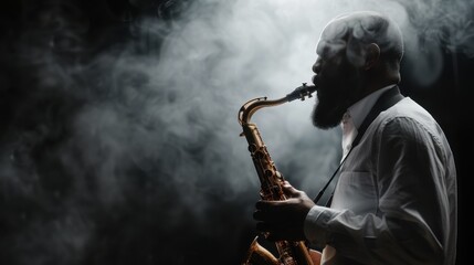 Obraz premium A person is seen playing the saxophone with a smoky background and focused lighting, creating a mysterious and emotional atmosphere, highlighting the depth of the performance.